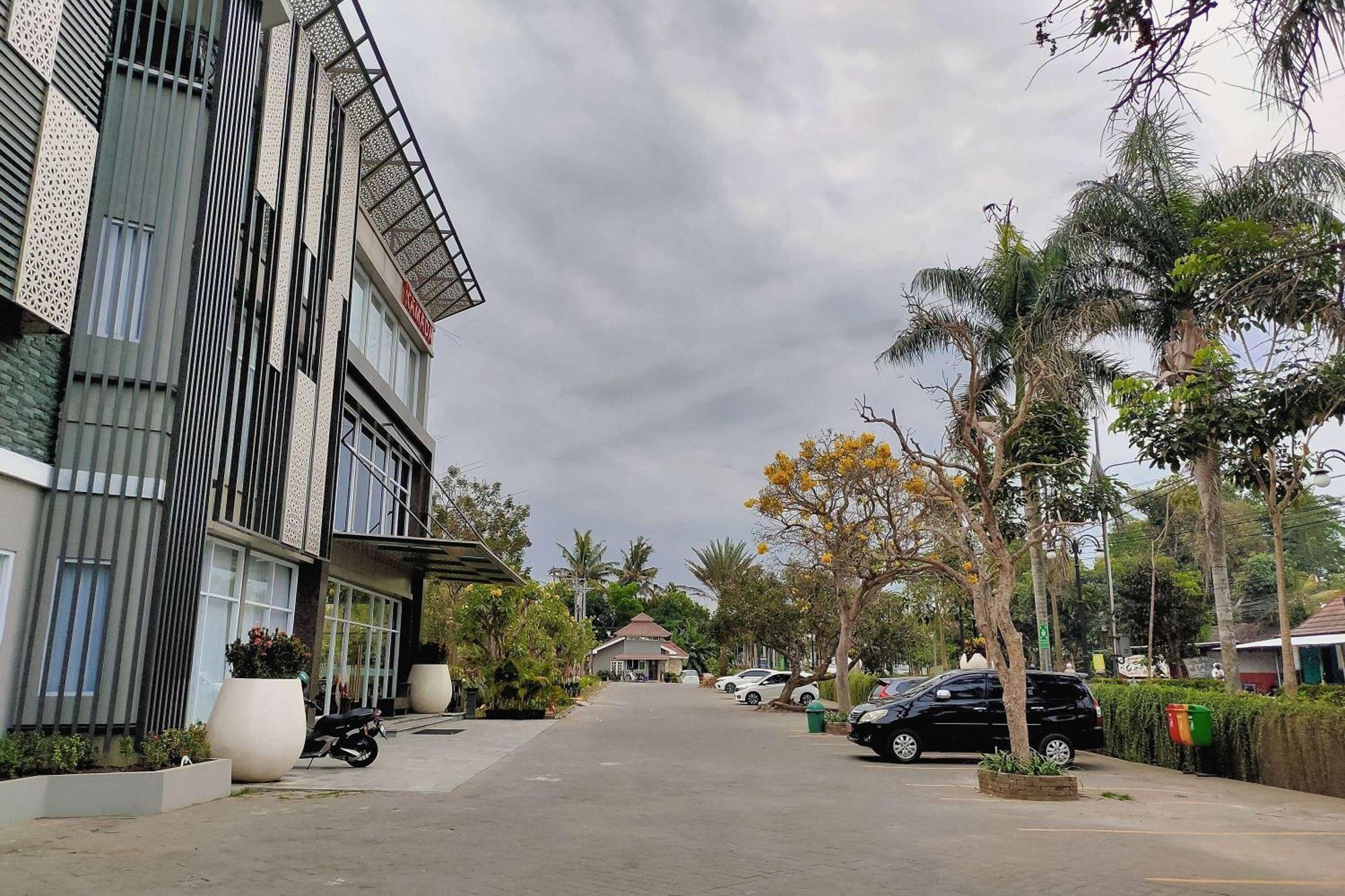 Hotel Ramada By Wyndham Yogyakarta Sleman  Exterior foto